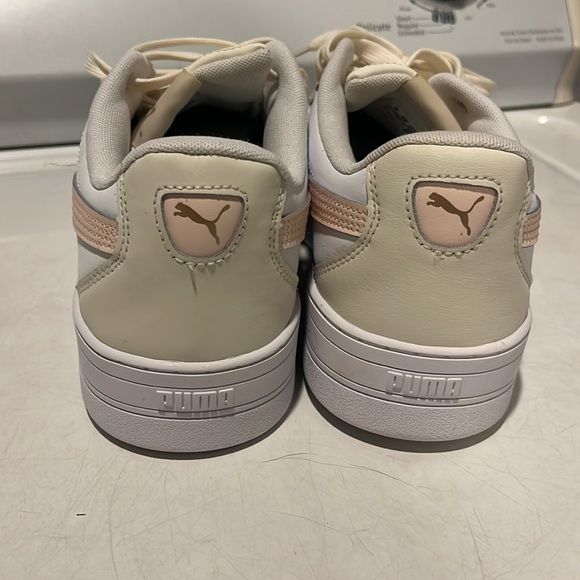 Puma sneakers size 10.5 - Picture 3 of 7
